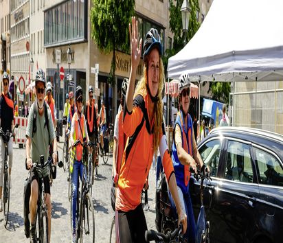 Gruppe von Fahrradfahrenden bei der „Brot für die Welt“ Fahrradtour 