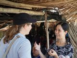 Die Projektpartnerin Lan erklärt wie Mangroven gegen Wetterextremereignisse schützen