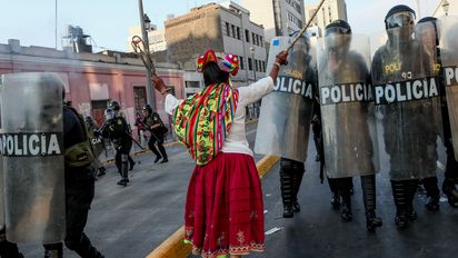 Polizeieinsatz gegen Demonstranten n Peru