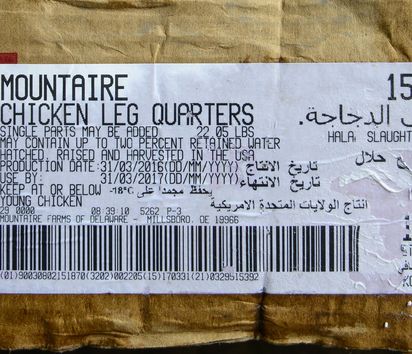 NIGERIA, Lagos, Frozen Food, Markt Ijora, Verkauf von illegal importiertem Huehnerfleisch aus den USA, Marke Mountaire, das Fleisch wird aus Benin nach Nigeria geschmuggelt