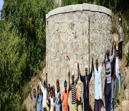 Projekt Regenwasserauffang an einem Felsen und Speicherung in Tanks zur Nutzung in Dürreperioden Projektpartner ADS-MKE - Anglican Develoment Service - Mount Kenya EastAnglican Develoment Service Mount Kenya East