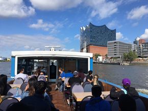 Barkassenfahrt im Hamburger Hafen mit Brot für die Welt