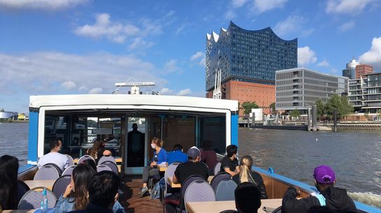 Barkassenfahrt im Hamburger Hafen mit Brot für die Welt