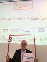 Landespastor Dirk Ahrens unterstützt die Forderung nach einem Lieferkettengesetz.