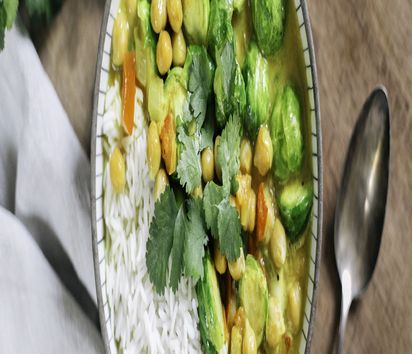 Rosenkohl-Curry mit Kichererbsen und Reis