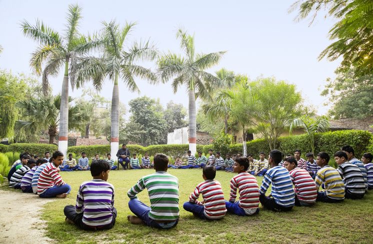 Organisation BBA (Bachpan Bachao Andolan) in Delhi, Indien | Mukti Ashram im Stadtteil Ibrahimpur in Nord-Delhi | Nachmittagsversammlung und Gespraechsrunde mit Heimvater Ranbir Singh