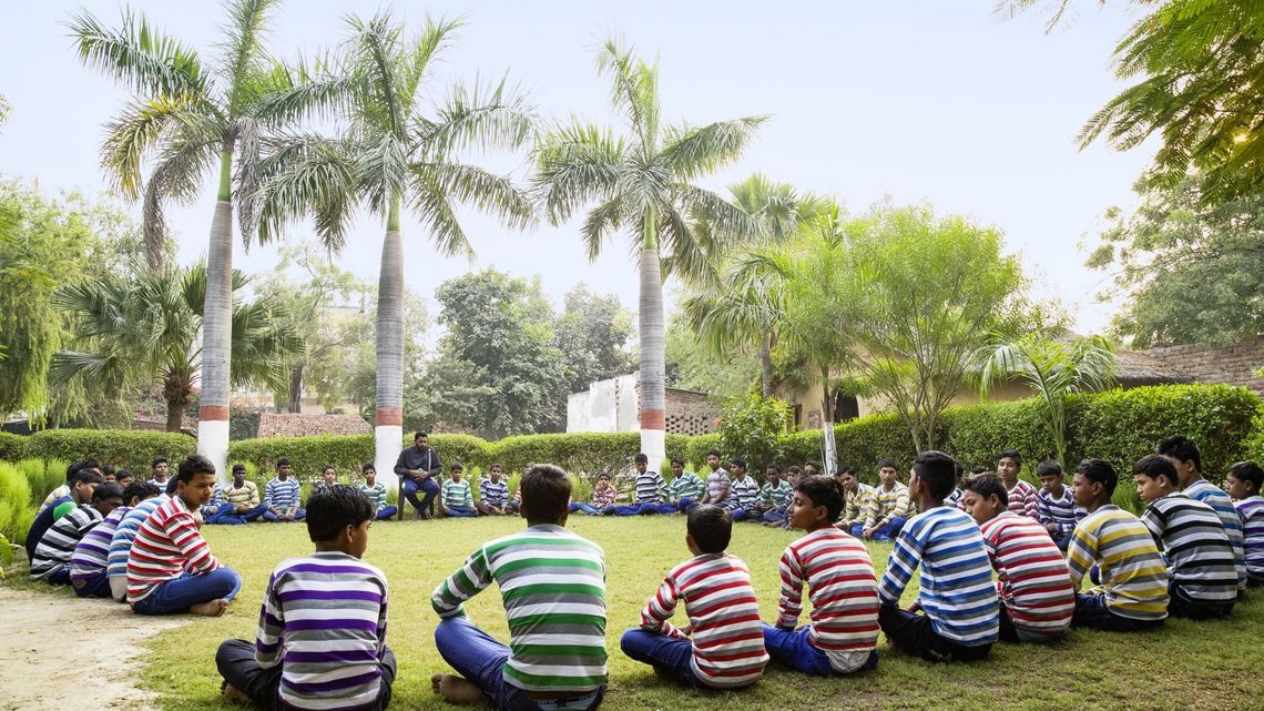 Organisation BBA (Bachpan Bachao Andolan) in Delhi, Indien | Mukti Ashram im Stadtteil Ibrahimpur in Nord-Delhi | Nachmittagsversammlung und Gespraechsrunde mit Heimvater Ranbir Singh