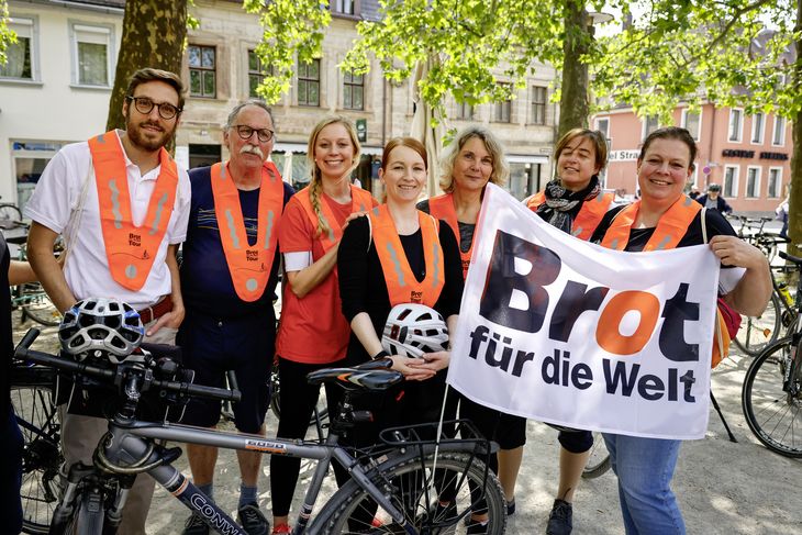 „Brot für die Welt“ Fahradtour mit Anna-Nicole Heinrich, Präses der EKD-Synode von Erlangen nach Nürnberg beim Kirchentag 2023 Nürnberg.