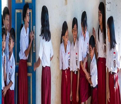 Kinder in Schuluniform in der Grundschule in Buatarrun