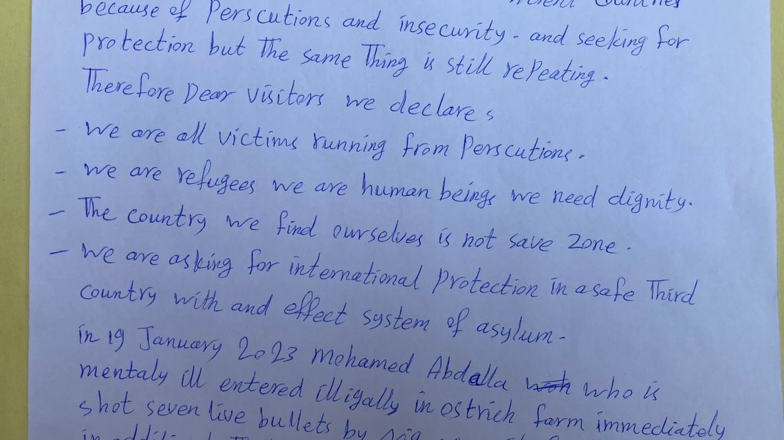 Ausschnitt aus dem Brief den mit Bewohner des UNHCR-Humanitarian Centers bei meinem Besuch überreichen: "Unsicherheit und Verfolgung halten weiter an."