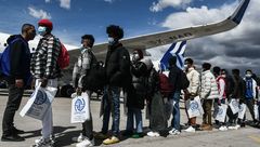 Griechenland - Athen, Abflug der letzten fünfzehn unbegleiteten Flüchtlingskinder vom Flughafen Athen Eleftherios Venizelos nach Portugal im Rahmen des freiwilligen Umsiedlungs-Programms des Ministeriums für Einwanderung und Asyl, Dienstag, 28. März 2023.