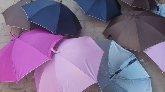 Regenschirme: Symbol für Schutz