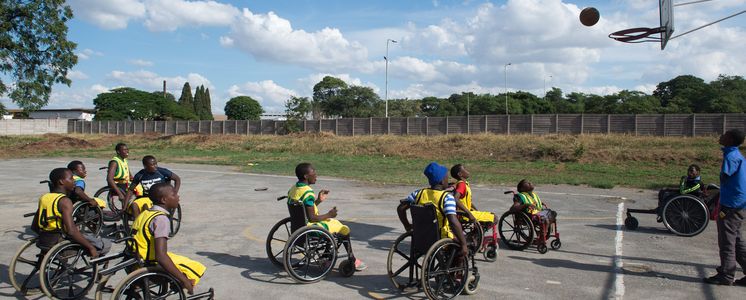At the Jairos Jiri Children's Centre in Harare 210 children with disabilities attend school. They fight for every basket. (Photo: Helge Bendl) Children in wheelchairs play basket ball.
