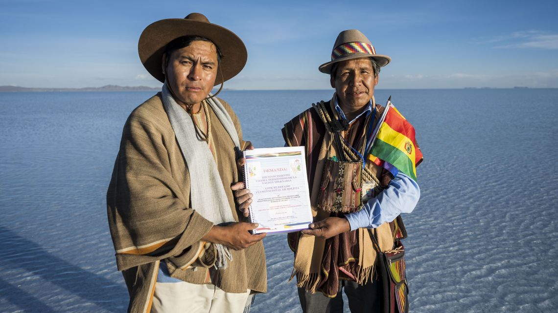 Die Vertreter der Nation Lipez Edmundo Nino Coria und Edson Murana (l.) auf dem Salar de Uyuni