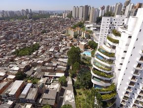 Soziale Ungleichheit zwischen benachbarten Stadtvierteln in Sao Paulo, Brasilien
