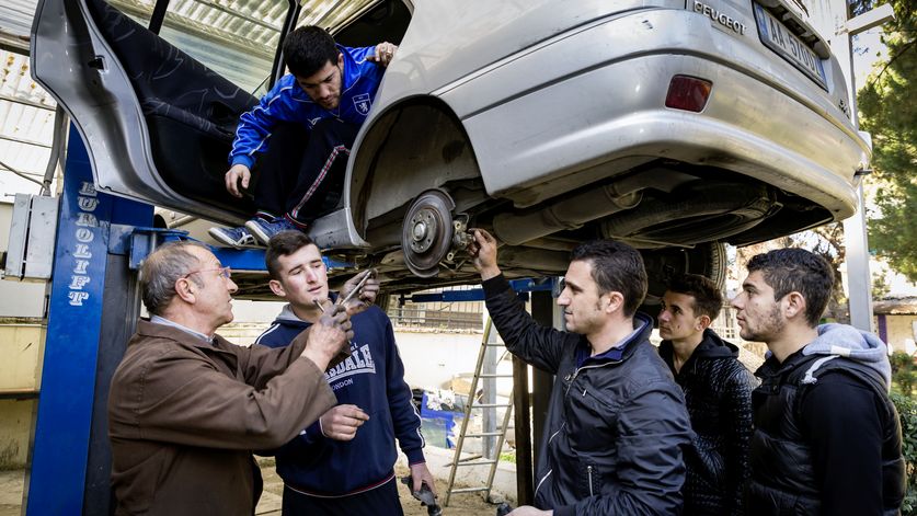 Berufstraining, Lehrberuf, Lehre, Ausbildung, Berufsausbildung, Lehrlinge, Ausbilder, Berufsausbilder, Schule, Schulung, Schueler, Berufsschule, Berufsschueler, Ausbildungsort, Ausbildungsstaette, Trainingscenter, Devaid, Brot fuer die Welt, Ausbildungszentrum, Public Professional Training 4, Tirana, Albanien, Balkan, Vocational training, teaching, education, training, trainee, vocational training, apprentices, trainers, vocational trainers, school, education, students, vocational school, Berufsschueler, place of education, Ausbildungsstaette, Training Center, Devaid, Bread for the World, Training Centre, Public Professional Training 4, Tirana, Albania, Balkans