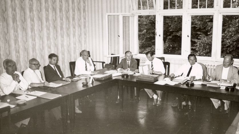 Text auf Rückseite vom original Fotoabzug:69/39 „Brot für die Welt“ Verleihungsausschusssitzung, 17.6.1961 Copyright by Brot für die WeltBfdW Fotoarchiv/Stuttgart,