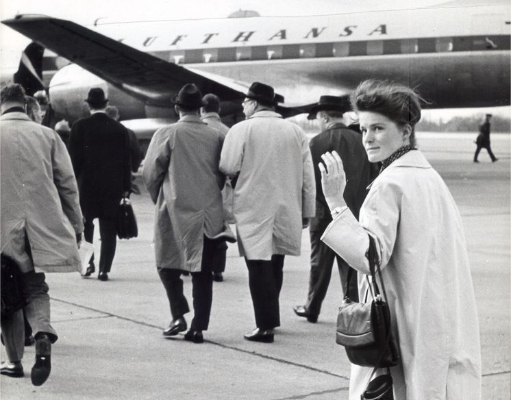 A nurse gets on a plane. (Photo: Hans Lachmann) A nurse gets on a plane.