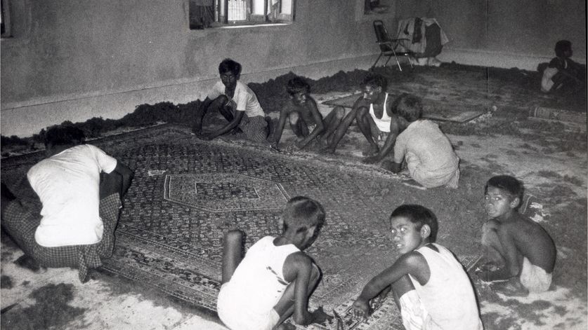 Text auf Rückseite vom original Fotoabzug:Mirzapur/Indien – KinderarbeitBilderdienst Brot für die Welt,Stafflenstr. 76, 70184 Stuttgart, Tel: 0711/2159-444, Ev. Kreditgenossenschaft Stuttgart, Kto. Nr. 405 000 (BLZ 600 606 06)Kennwort: Brot-Werbung