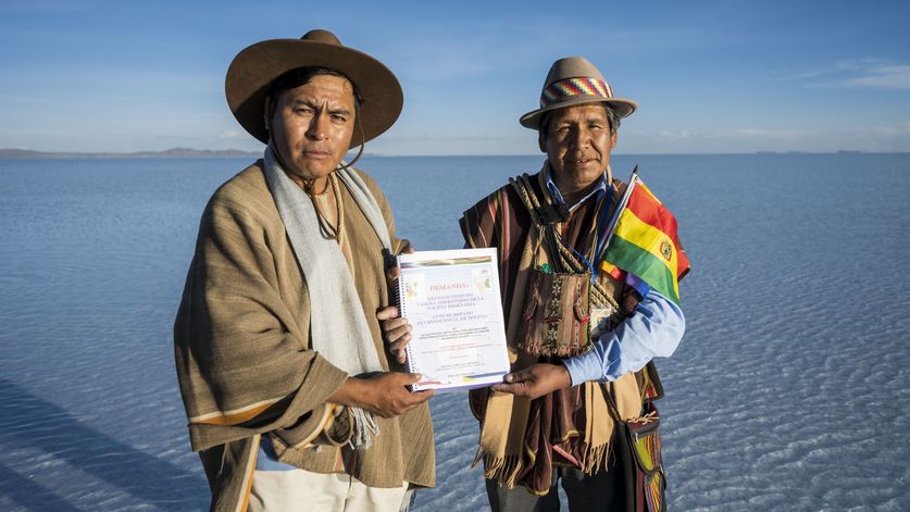 Die Vertreter der Nation Lipez Edmundo Nino Coria und Edson Murana (l.) auf dem Salar de Uyuni
