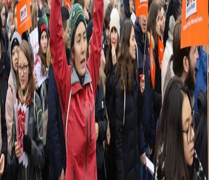 November 27, 2019 - Berlin, Germany: Brot für die Welt und die GEW unterstützen die globale Kampagne „100 Million“ von Kailash Satyarthi, Friedensnobelpreisträger und langjähriger Partner von Brot für die Welt. Ziel der Kampagne ist es, junge Menschen zu ermutigen, sich für Kinderrechte stark zu machen und damit konkrete politische Maßnahmen anzustoßen. Am 27. November geht Brot für die Welt mit Satyarthi und mehr als hundert Jugendlichen in Berlin auf die Straße, um gegen Kinderarbeit zu protestieren. Vor dem Reichstagsgebäude treffen die Protestierenden auf Politikerinnen und Politiker verschiedener Fraktionen (Claudia Roth, Bärbel Kofler, Wolfgang Stefinger, Helin Evrim Sommer, Matthias Seestern-Pauly) und übergeben ihnen symbolisch einen Paragrafen und fordern sie auf, mit Nachdruck gegen ausbeuterische Kinderarbeit vorzugehen.