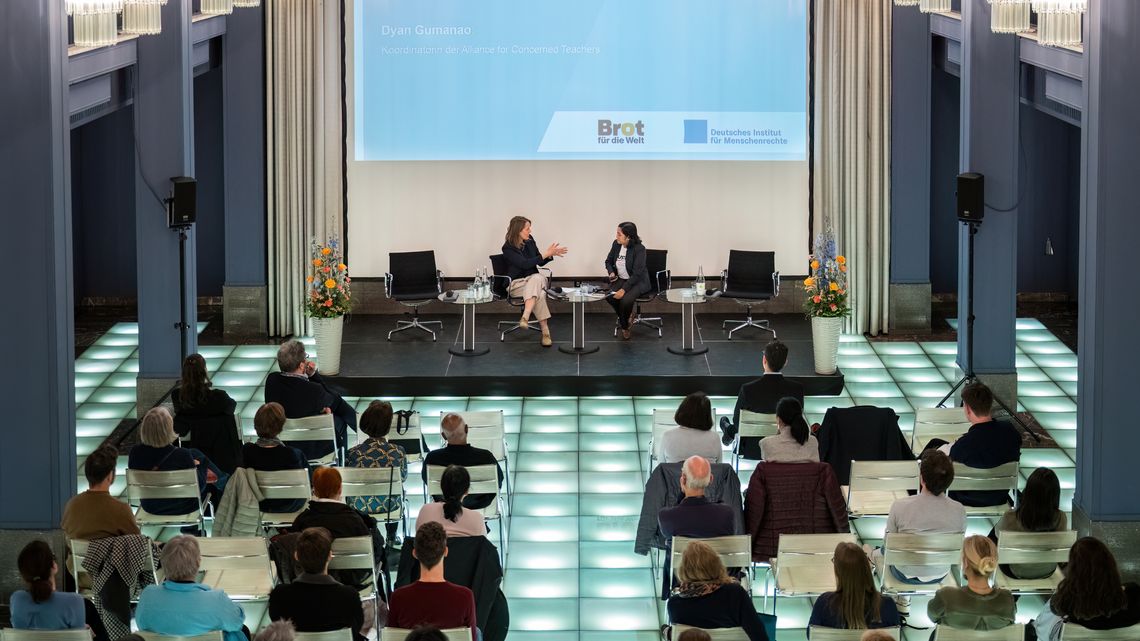 Silke Pfeiffer im Gespräch mit Dyan Gumanao