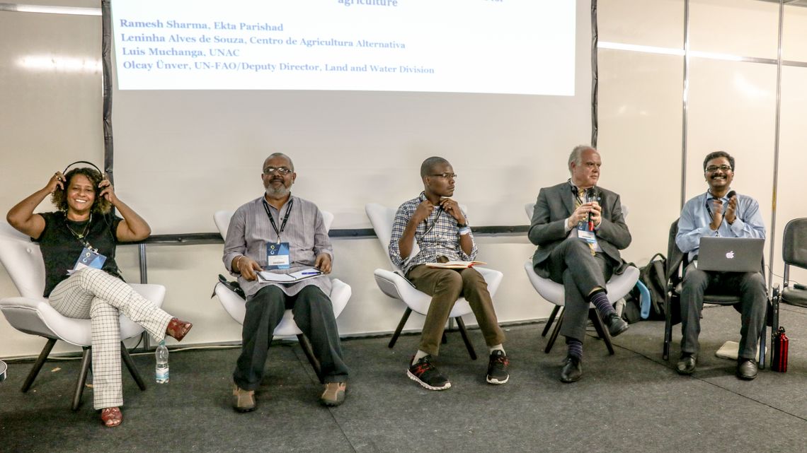 Beim offiziellen Weltwasserforum diskutierten Sprecher_innen von Partnerorganisationen von Brot für die Welt aus Brasilien, Indien und Mozambik mit Olcay Ünver der Ernährungs- und Landwirtschaftsorganisation der Vereinten Nationen 