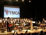 YMCA Benefizkonzert mit Jam Session aus Europa und dem Tema Philharmonic Choir aus Ghana, die gemeinsam auftreten. 