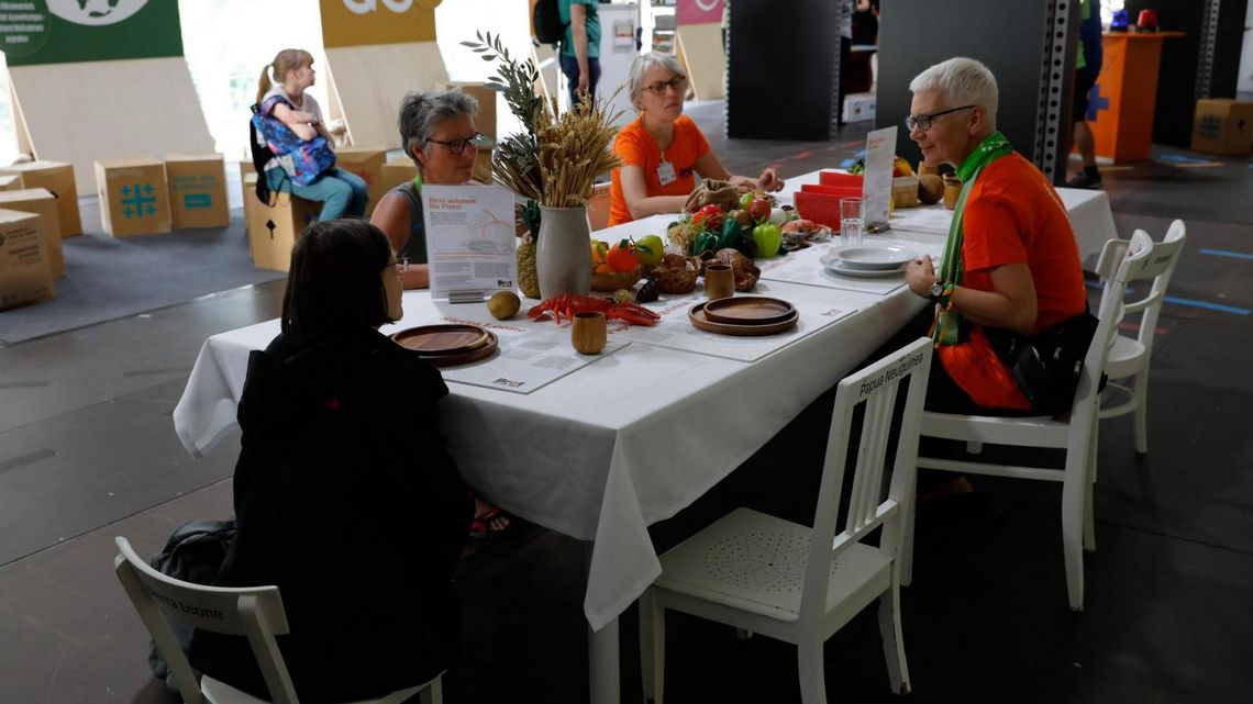Zelt Eine Welt der Hilfswerke Deutschland