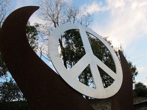 Skulptur im Friedenzentrum Rovereto