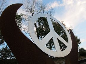 Skulptur im Friedenzentrum Rovereto
