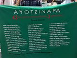 Plakat  mit den Namen der Verschwundenen von Ayozinapa