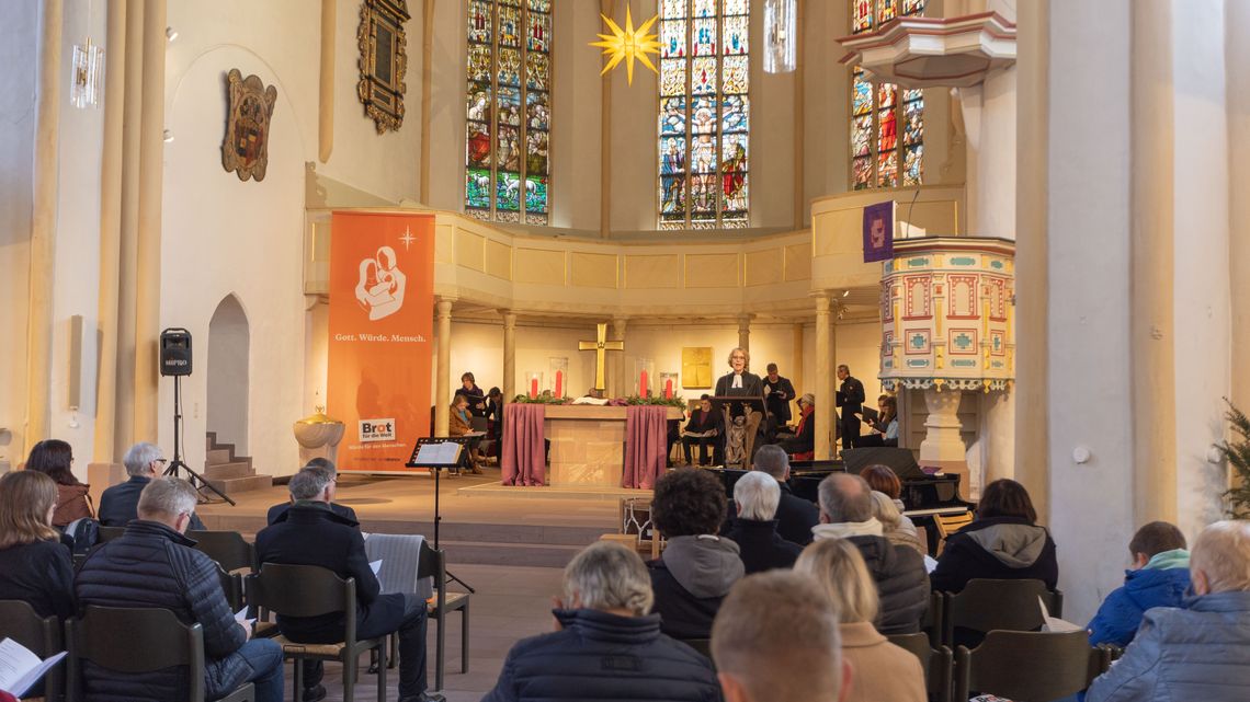 Blick in die Kirche