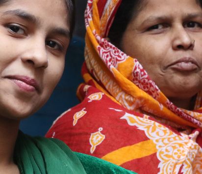 17-year-old Huma lives with her mother Nargis in a New Delhi slum. 