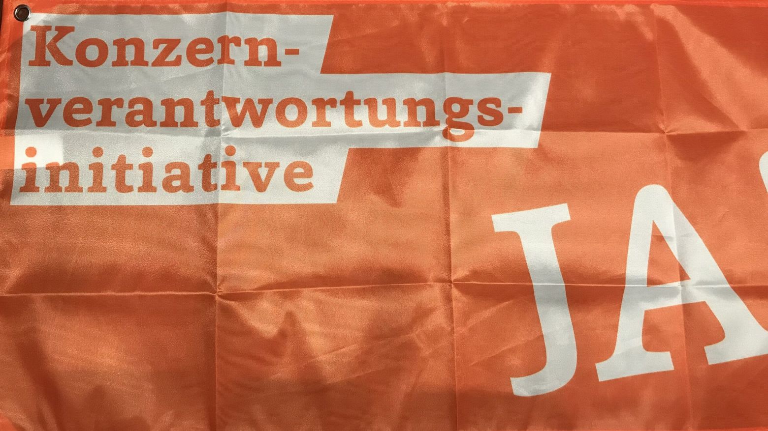 Fahne der Konzernverantwortungsinitiative