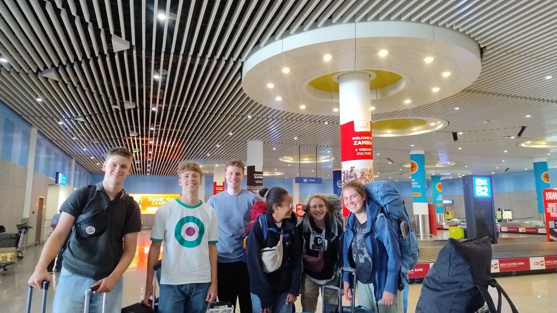 Ankunft in Sambia (Max, Valentin, Milan, ich (Bea), Sophie und Sarah