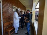 Denis Mukwege mit mir im Gespräch in seiner Klinik