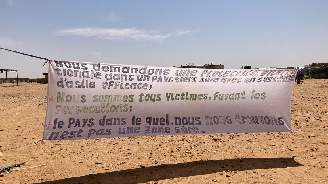 Transparent am Einganz des UNHCR-Humanitarian Centers: "Das Land, in dem wir uns befinden, bietet uns keine Sicherheit." 