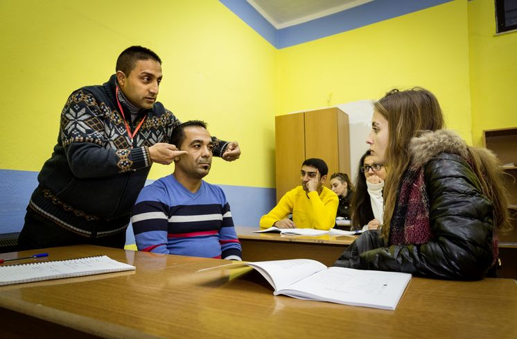 Berufstraining bei Devaid in Tirana Devaid, Tirana, Albanien, Ausbildungszentrum, Public Professional Training 4, Berufstraining, Lehrberuf, Lehre, Ausbildung, Berufsausbildung, Lehrlinge, Ausbilder, Berufsausbilder, Schule, Schulung, Schueler, Berufsschule, Berufsschueler, Ausbildungsort, Ausbildungsstaette, Trainingscenter, Devaid, NGO, Hilfsorganisation, Entwicklungshilfe, Brot fuer die Welt, Albanien, Vocational training, teaching, education, training, trainee, vocational training, apprentices, trainers, vocational trainers, school, students, vocational school, place of education, Training Center, Bread for the World, Training Centre, aid organization, development aid, Sozialarbeit, Sozialarbeiterinnen, Sozialarbeitlehrer, Sozialarbeittraining, Sozialarbeitausbildung, Sozialarbeitklasse, Klassenraum, Sozialarbeitschulung, Schulbaenke, Schuelerinnen, Schueler, Sozialarbeitunterricht, Sozialarbeitteorie, Roma, Roma Volksgruppe, Arjanlile, Lehrer, Sozialarbeitlehrer, praktischen Uebungen, Uebungen, ueben, Gespraechsfuehrung, Kommunikation, Unterhaltung
