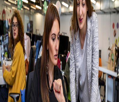 Ani Arakelyan im Büro im Tumo Center for Creative Technologies 