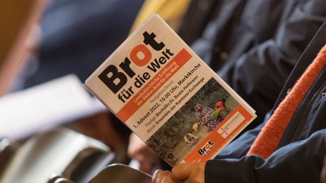 Das Liedblatt für den Gottesdienst mit dem Logo von Brot für die Welt