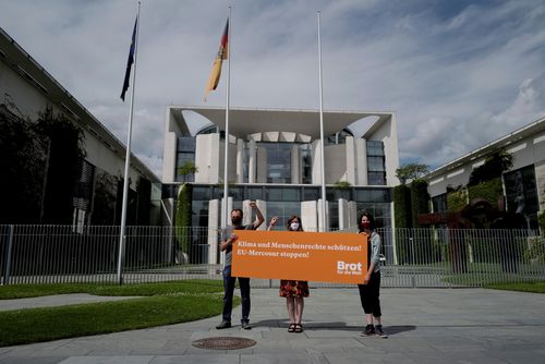Brot für die Welt bei Demonstration zu EU-Mercusur Abkommen Brot für die Welt bei Demonstration zu EU-Mercusur Abkommen