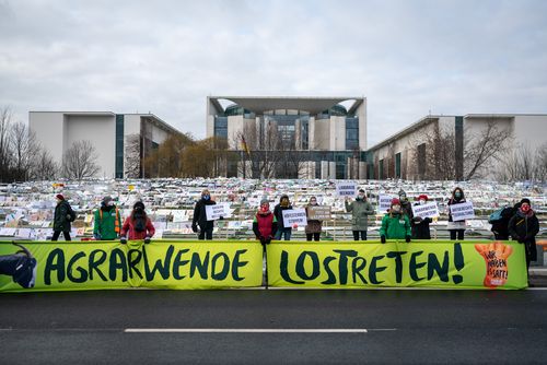 Demonstration "Aktion Fußabdruck" vor dem Bundeskanzleramt in Berlin Demonstration "Aktion Fußabdruck" vor dem Bundeskanzleramt in Berlin