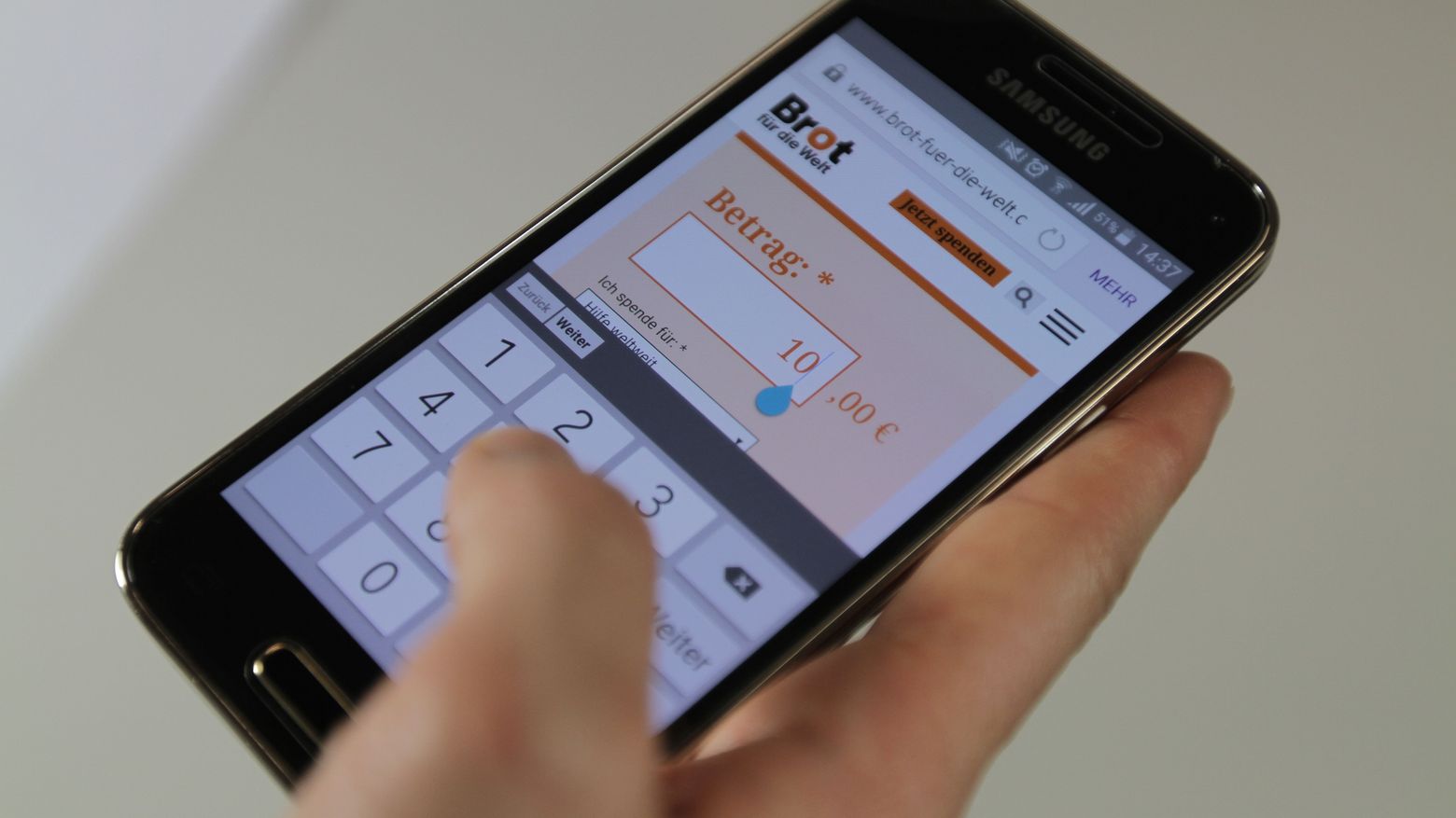 Smartphonespende an Brot für die Welt