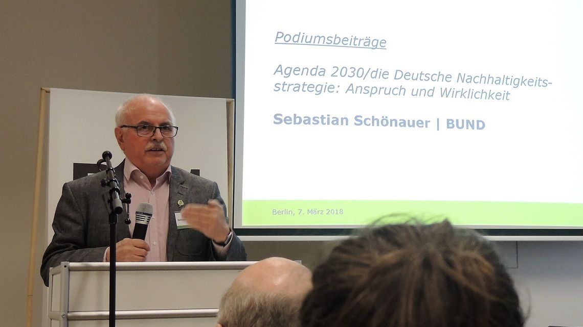 Sebastian Schönauer,  BUND, fordert eine stärkere internationale Dimension der Deutschen Nachhaltigkeitsstrategie