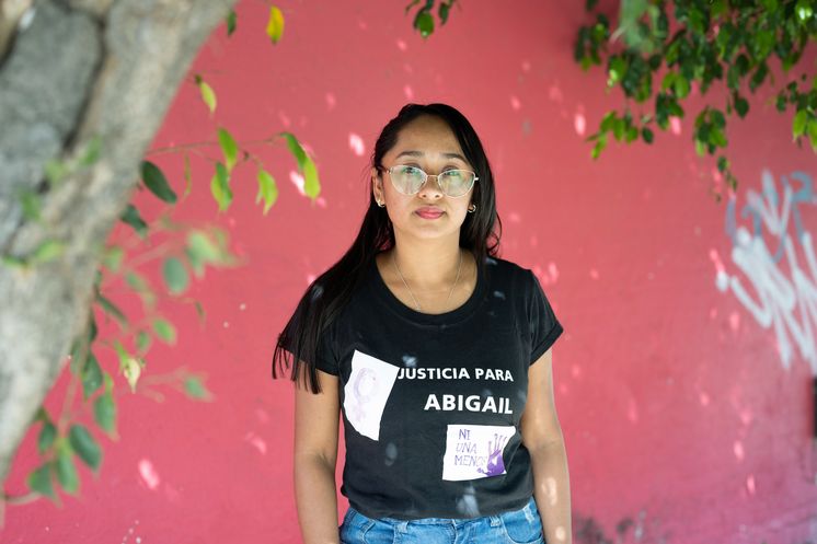 Oaxaca, Mexiko, 22.11.2025: Portrait von Margarita Lizeth Hay Urrutia, 38 Jahre, die sich nach dem Mord an ihrer Schwester Abigail um deren Kinder kümmert.