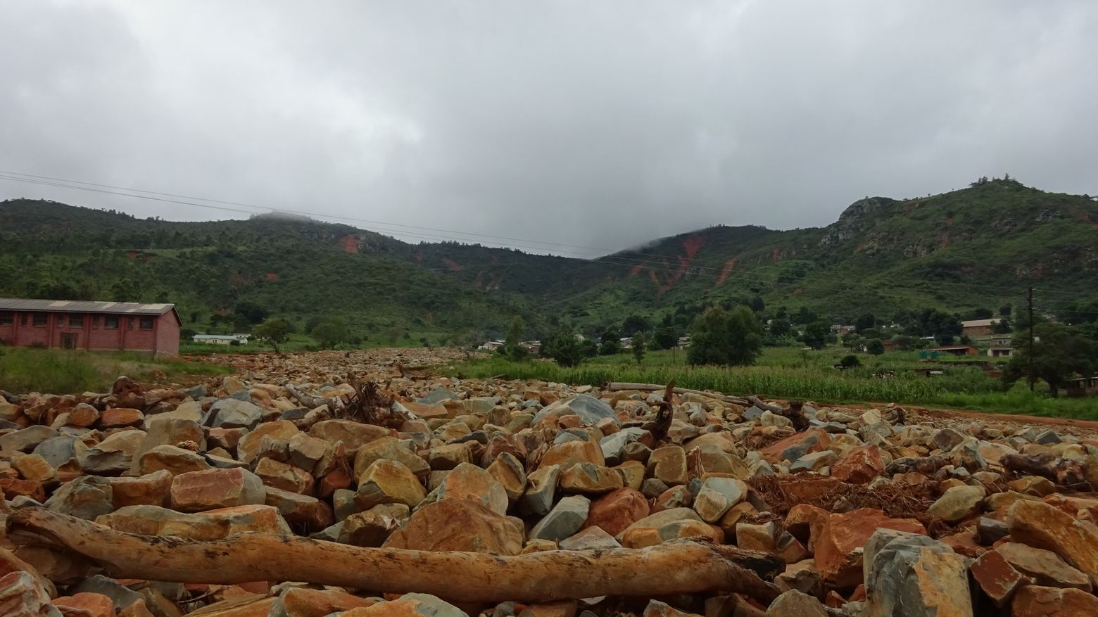 Eine Lawine aus Geröll im Dorf Chimanimani