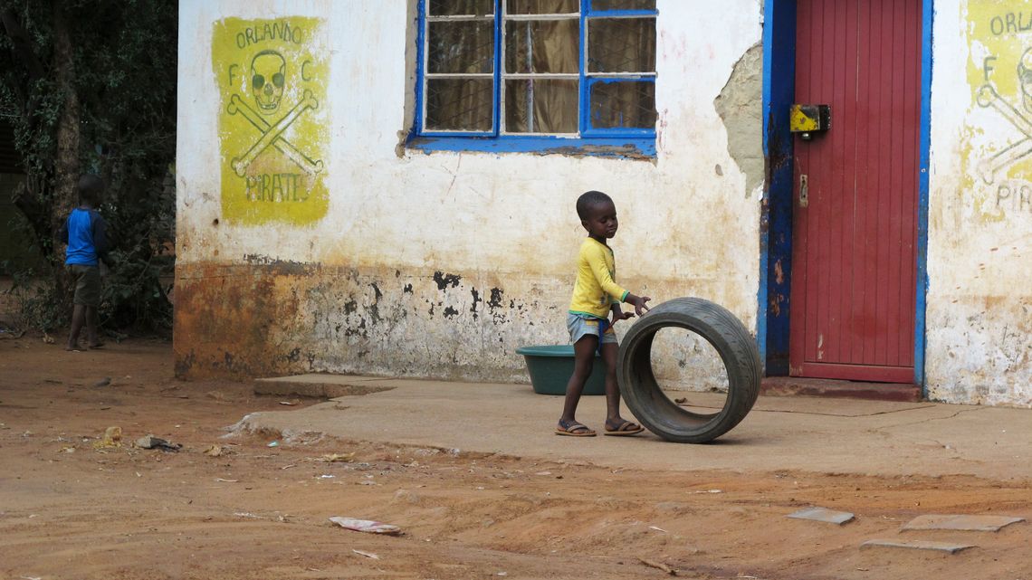 Afrika, Südafrika, BFM, Menschenrecht, Frieden, Haus, Gift, Kind, Reifen, Tür, Verunreinigung, Industrie