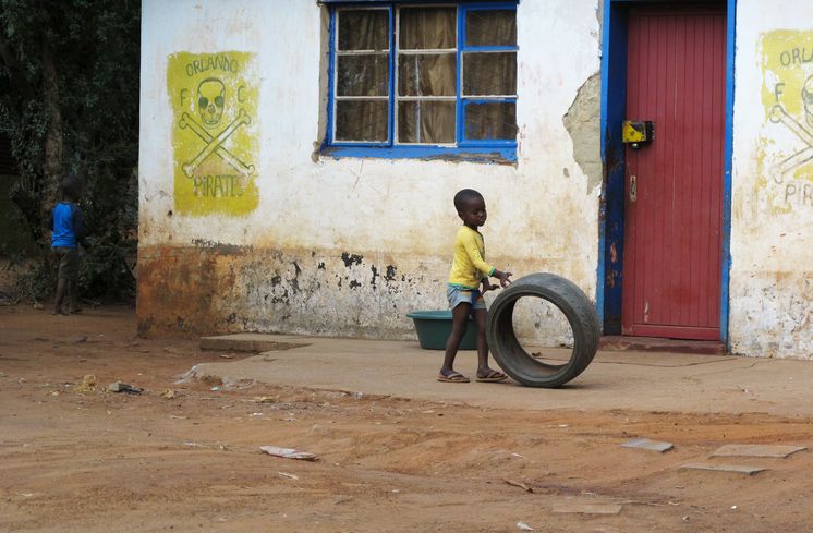 Afrika, Südafrika, BFM, Menschenrecht, Frieden, Haus, Gift, Kind, Reifen, Tür, Verunreinigung, Industrie