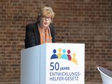 Cornelia Füllkrug-Weitzel, Präsidentin von Brot für die Welt, begrüßt die Gäste.